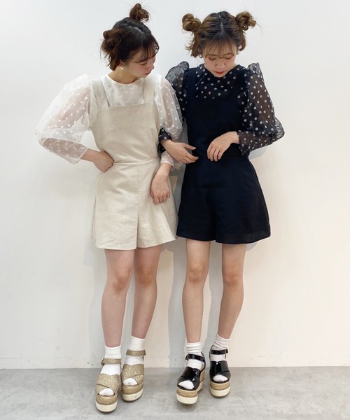 one after another NICE CLAUP（ワンアフターアナザーナイスクラップ）の「モノトーンミニサロペット（サロペット/オーバーオール・レディース・アイボリー/ブラック・FREE）」の5枚目の写真