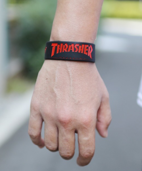 THRASHER（スラッシャー）の「THRASHER/スラッシャー RUBBER BAND ラバーバンド（バングル/リストバンド・メンズ・ブラック×ホワイト/ブラック×レッド/ブラック×ピンク/ホワイト×レッド/ブラック×ブルー/ブラック×グリーン・FREE）」の4枚目の写真