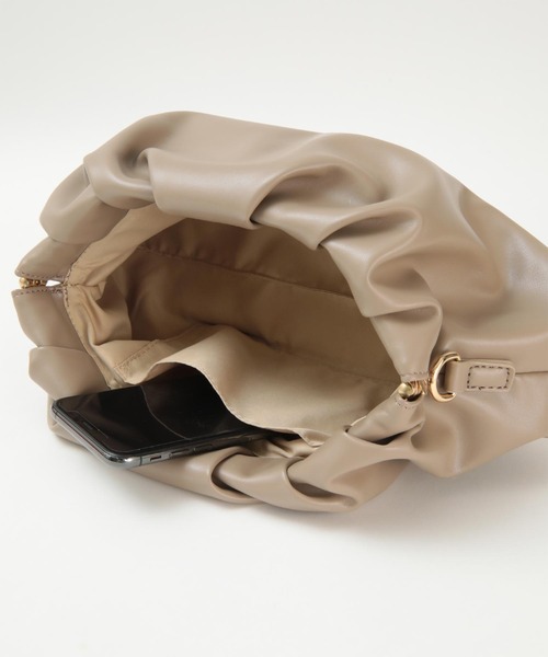 titivate（ティティベイト）の「2wayギャザークラッチバッグ（クラッチバッグ・レディース・ベージュ/ブラウン/ブラック・FREE）」の8枚目の写真