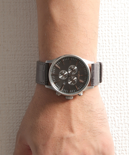 NIXON（ニクソン）の「THE SENTRY CHRONO　LEATHER（アナログ腕時計・メンズ・ブラウン/ブラウン系その他/グレー/ブルー/ブラック系その他/その他/その他2/ブラック・FREE）」の4枚目の写真