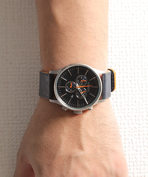 NIXON（ニクソン）の「THE SENTRY CHRONO　LEATHER（アナログ腕時計・メンズ・ブラウン/ブラウン系その他/グレー/ブルー/ブラック系その他/その他/その他2/ブラック・FREE）」の6枚目の写真