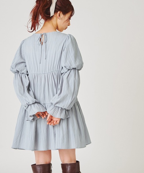 one after another NICE CLAUP（ワンアフターアナザーナイスクラップ）の「【Web限定】袖コンシャスチュニック（チュニック・レディース・ブラック/オフホワイト/サックスブルー/アイボリー・FREE）」の4枚目の写真