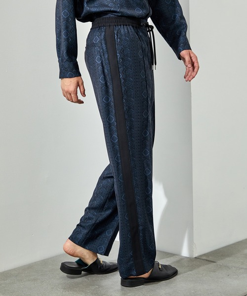 UNITED TOKYO ストライプスラックス Lサイズ相当 新品 タグ付き 紺 UNITED TOKYO ストライプスラックス Lサイズ相当 新品 タグ付き