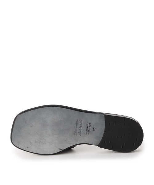 MAURO de BARI（マウロディバリ）の「MAURO DE BARI / クロコエンボスレザースライダーサンダル《ESTNATION EXCLUSIVE》（サンダル・レディース・ブラック・38/35/36/37）」の2枚目の写真