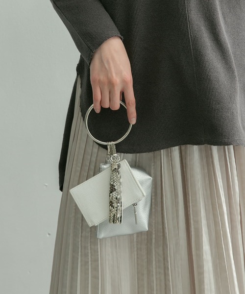 RODE SKO（ロデスコ）の「THYRZA マルチチャーム（ショルダーバッグ・レディース・シルバー/ゴールド・ONE）」の5枚目の写真