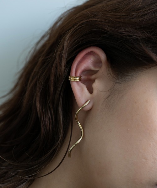 PAS TIERRA（パティエラ）の「-Lien- スパイラルピアス（ピアス（両耳用）・レディース・シルバー/イエローゴールド・FREE）」の6枚目の写真