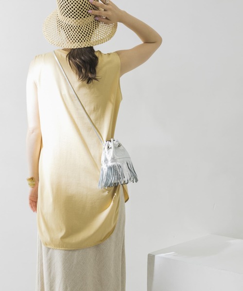 URBAN RESEARCH（アーバンリサーチ）の「ノースリーブラウンドヘムカットソー（Tシャツ/カットソー・レディース・オフホワイト/グレー系その他/イエロー系その他/ブラック・FREE）」の22枚目の写真