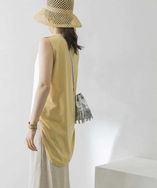 URBAN RESEARCH（アーバンリサーチ）の「ノースリーブラウンドヘムカットソー（Tシャツ/カットソー・レディース・オフホワイト/グレー系その他/イエロー系その他/ブラック・FREE）」の7枚目の写真