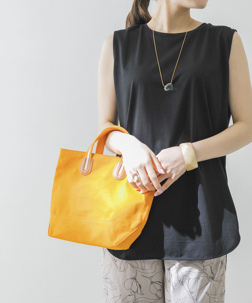 URBAN RESEARCH（アーバンリサーチ）の「ノースリーブラウンドヘムカットソー（Tシャツ/カットソー・レディース・オフホワイト/グレー系その他/イエロー系その他/ブラック・FREE）」の11枚目の写真