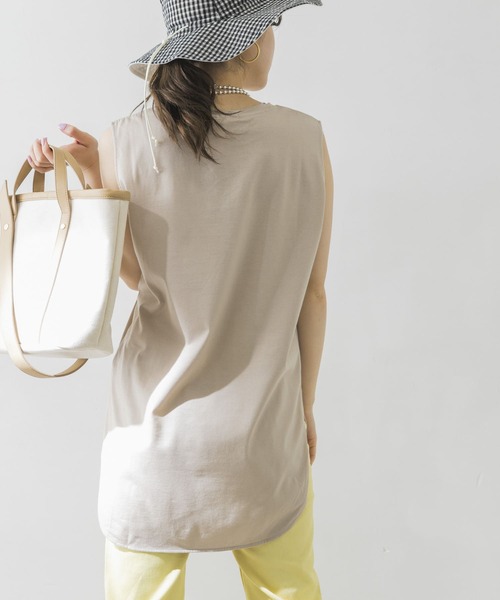 URBAN RESEARCH（アーバンリサーチ）の「ノースリーブラウンドヘムカットソー（Tシャツ/カットソー・レディース・オフホワイト/グレー系その他/イエロー系その他/ブラック・FREE）」の8枚目の写真