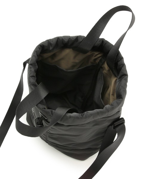 BAGSINPROGRESS(バッグズインプログレス)の「【BAGSINPROGRESS】NEW BUCKET SHOULDER - PADDED(ショルダーバッグ・レディース・ブラック・FREE)」の10枚目の写真