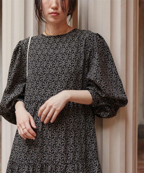 titivate（ティティベイト）の「前後2way花柄ティアードワンピース（ワンピース・レディース・アイボリー/ブラック/ブルー/ブラウン/ベージュ/ブラック系その他/ホワイト系その他・S/M/L/XS）」の14枚目の写真