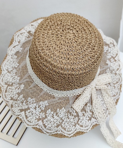 SFW（エスエフダブリュー）の「柔らかな麦わら風素材とレースリボンがガーリー　ストローハット（ハット・レディース・ベージュ/カーキ・FREE）」の6枚目の写真