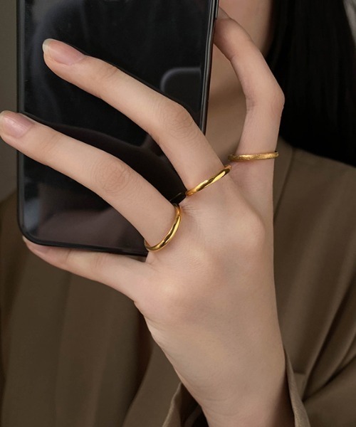 KOR(ケーオーアール)の「3連 デザインリング 重ね付け ラインストーン(リング・レディース・ゴールド系その他/ゴールド系その他2/ゴールド系その他3/ゴールド系その他4/ゴールド系その他5/ゴールド系その他6・ONESIZE)」の5枚目の写真