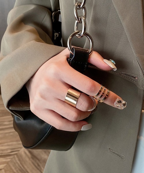 KOR(ケーオーアール)の「3連 デザインリング 重ね付け ラインストーン(リング・レディース・ゴールド系その他/ゴールド系その他2/ゴールド系その他3/ゴールド系その他4/ゴールド系その他5/ゴールド系その他6・ONESIZE)」の6枚目の写真