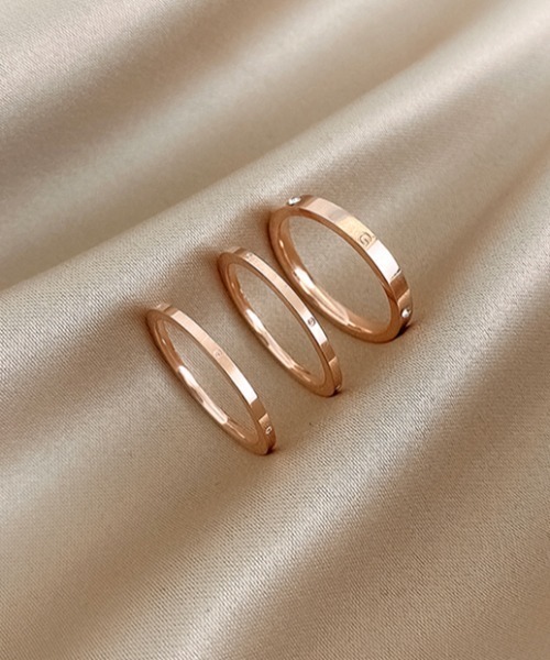 KOR(ケーオーアール)の「3連 デザインリング 重ね付け ラインストーン(リング・レディース・ゴールド系その他/ゴールド系その他2/ゴールド系その他3/ゴールド系その他4/ゴールド系その他5/ゴールド系その他6・ONESIZE)」の10枚目の写真