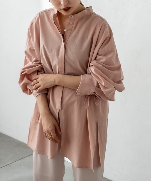 mystic(ミスティック)の「袖タックデザインシャツ(シャツ/ブラウス・レディース・ベージュ/オフホワイト/オレンジ/ブルー・FREE)」の3枚目の写真