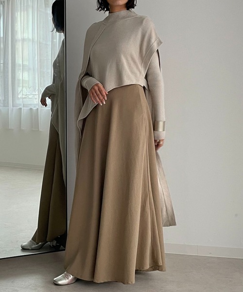 &g'aime（アンジェム）の「【&g’aime】ケープレイヤードニット（ニット/セーター・レディース・チャコールグレー/ブラック/ブラウン/グレイッシュベージュ・FREE）」の4枚目の写真