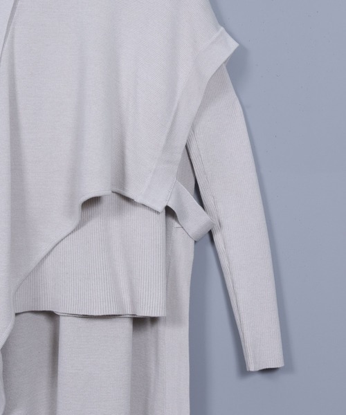 &g'aime（アンジェム）の「【&g’aime】ケープレイヤードニット（ニット/セーター・レディース・チャコールグレー/ブラック/ブラウン/グレイッシュベージュ・FREE）」の9枚目の写真