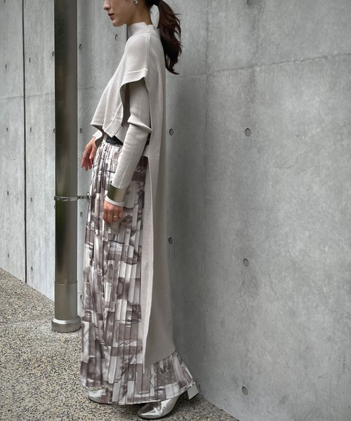 &g'aime（アンジェム）の「【&g’aime】ケープレイヤードニット（ニット/セーター・レディース・チャコールグレー/ブラック/ブラウン/グレイッシュベージュ・FREE）」の8枚目の写真