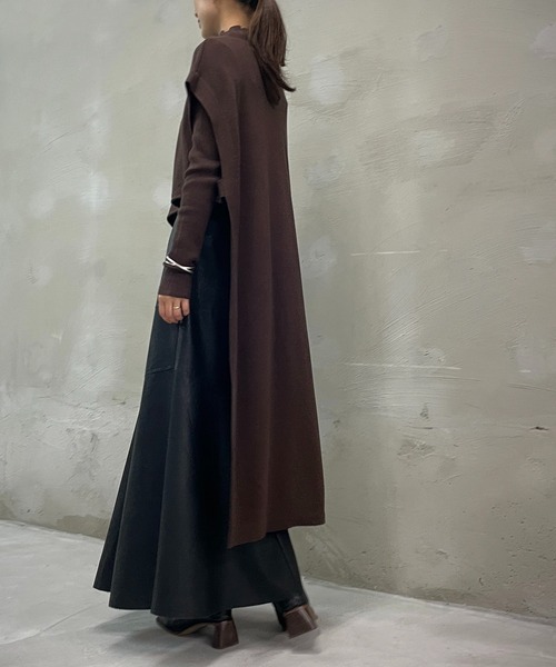 &g'aime（アンジェム）の「【&g’aime】ケープレイヤードニット（ニット/セーター・レディース・チャコールグレー/ブラック/ブラウン/グレイッシュベージュ・FREE）」の7枚目の写真