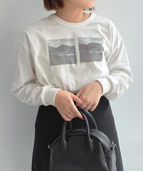 mimi toujours（ミミトゥジュール）の「Tシャツ ロング フォトプリント omom×mimi toujours（Tシャツ/カットソー・レディース・ホワイト系その他/ホワイト系その他2・M）」の2枚目の写真