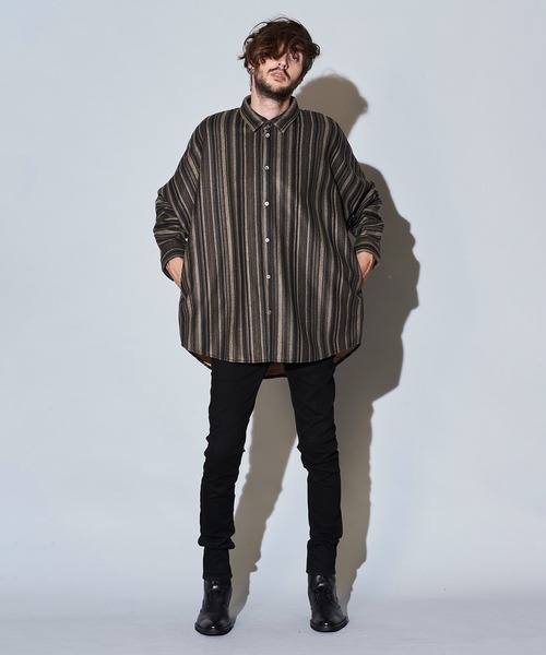 NO ID.(ノーアイディ)の「マルチストライプドルマンスリーブBIG-SH(シャツ/ブラウス・メンズ・ブラック/ベージュ/グリーン・ONE SIZE)」の2枚目の写真