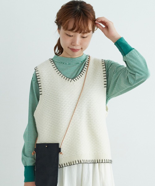 chambre de charme(シャンブルドゥシャーム)の「cdc ウール/ナイロン ブランケットステッチ ベスト(ベスト・レディース・ホワイト/ブルー/レッド・FREE)」の4枚目の写真