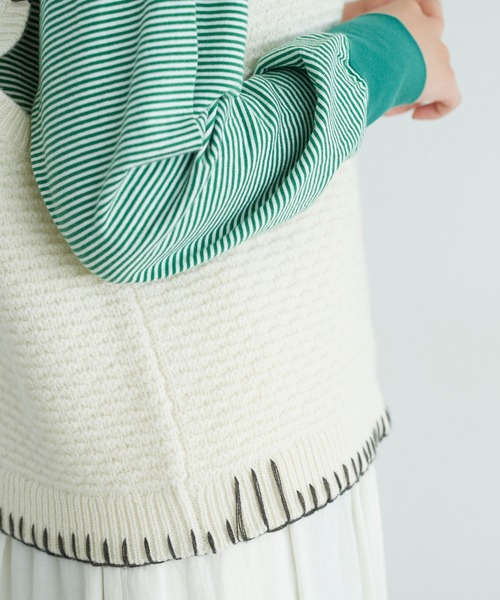 chambre de charme(シャンブルドゥシャーム)の「cdc ウール/ナイロン ブランケットステッチ ベスト(ベスト・レディース・ホワイト/ブルー/レッド・FREE)」の13枚目の写真