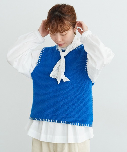 chambre de charme(シャンブルドゥシャーム)の「cdc ウール/ナイロン ブランケットステッチ ベスト(ベスト・レディース・ホワイト/ブルー/レッド・FREE)」の9枚目の写真