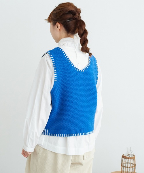 chambre de charme(シャンブルドゥシャーム)の「cdc ウール/ナイロン ブランケットステッチ ベスト(ベスト・レディース・ホワイト/ブルー/レッド・FREE)」の6枚目の写真