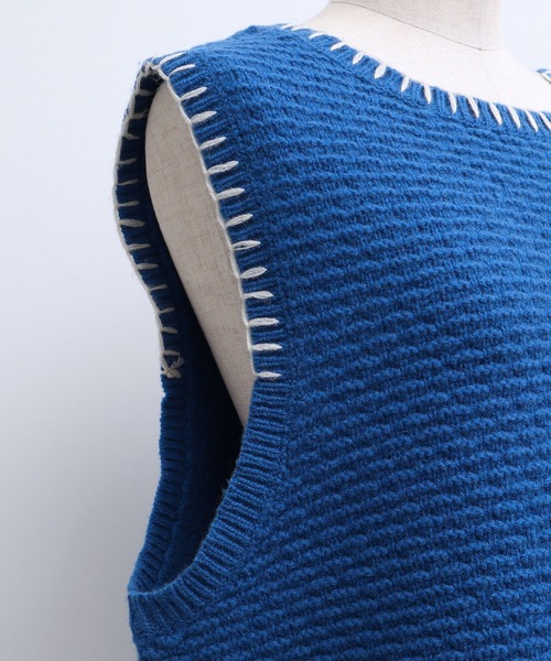 chambre de charme(シャンブルドゥシャーム)の「cdc ウール/ナイロン ブランケットステッチ ベスト(ベスト・レディース・ホワイト/ブルー/レッド・FREE)」の11枚目の写真