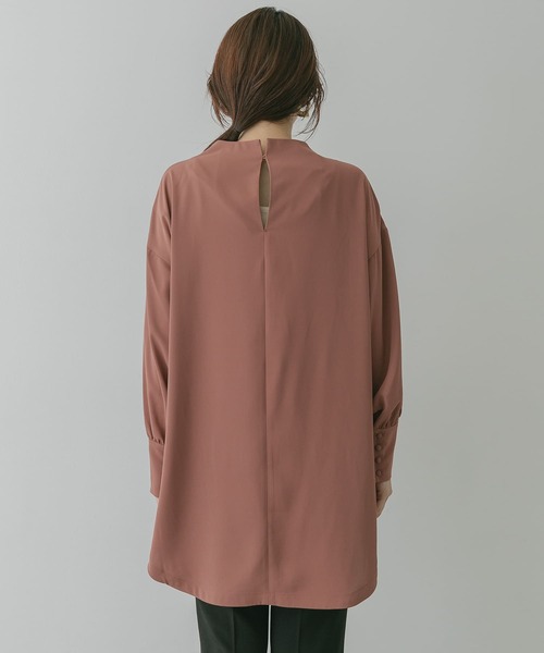 KBF+（ケービーエフプラス）の「KBF+　サイドドロストハイネックブラウス∴（シャツ/ブラウス・レディース・ブラウン系その他・ONE）」の4枚目の写真