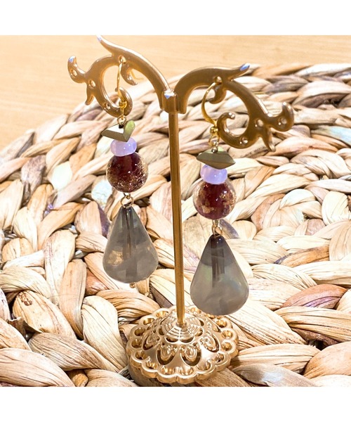 tone(トーン)の「【LoveAmooN】 lampwork×handdyedbeads gray (MA)(ピアス(両耳用)・レディース・ゴールド・FREE)」の3枚目の写真