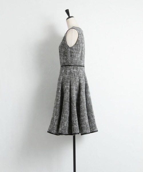 トッコクローゼットノースリーブワンピース フリル付きくるみ飾り釦ハート刺繍ノースリーブワンピース