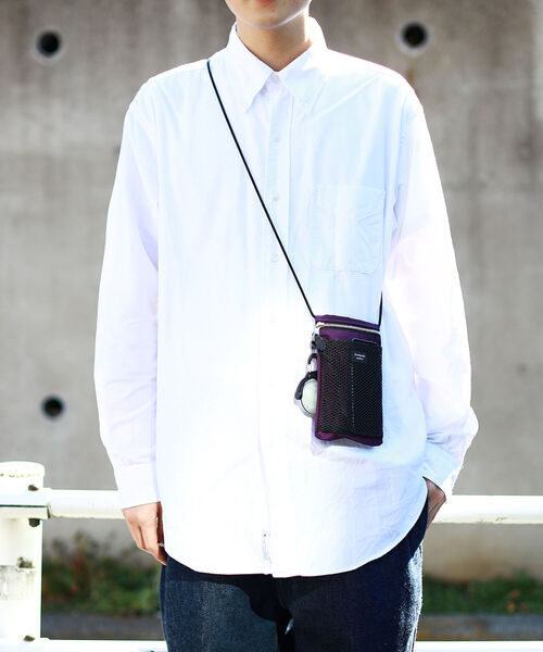 STANDARD SUPPLY(スタンダードサプライ)の「STANDARD SUPPLY × BEAMS / 別注 SLING PURSE M(ショルダーバッグ・メンズ・ブラック/パープル/ピンク/ターコイズブルー/イエロー/ライトカーキ・ONE SIZE)」の4枚目の写真