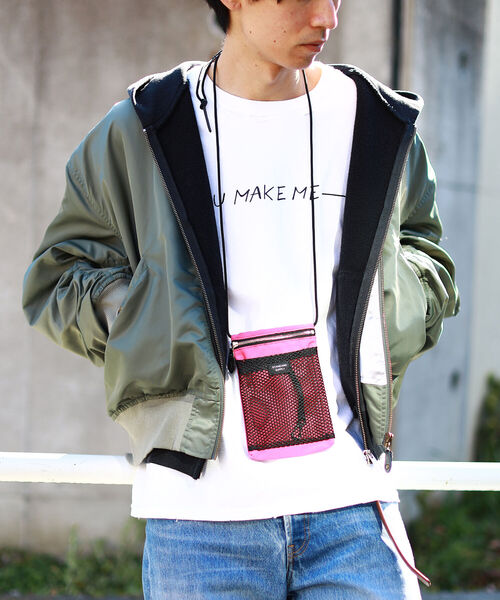 STANDARD SUPPLY(スタンダードサプライ)の「STANDARD SUPPLY × BEAMS / 別注 SLING PURSE M(ショルダーバッグ・メンズ・ブラック/パープル/ピンク/ターコイズブルー/イエロー/ライトカーキ・ONE SIZE)」の6枚目の写真