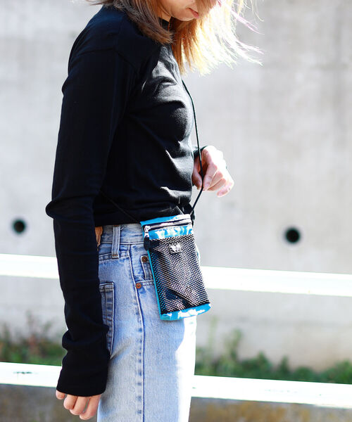 STANDARD SUPPLY(スタンダードサプライ)の「STANDARD SUPPLY × BEAMS / 別注 SLING PURSE M(ショルダーバッグ・メンズ・ブラック/パープル/ピンク/ターコイズブルー/イエロー/ライトカーキ・ONE SIZE)」の1枚目の写真