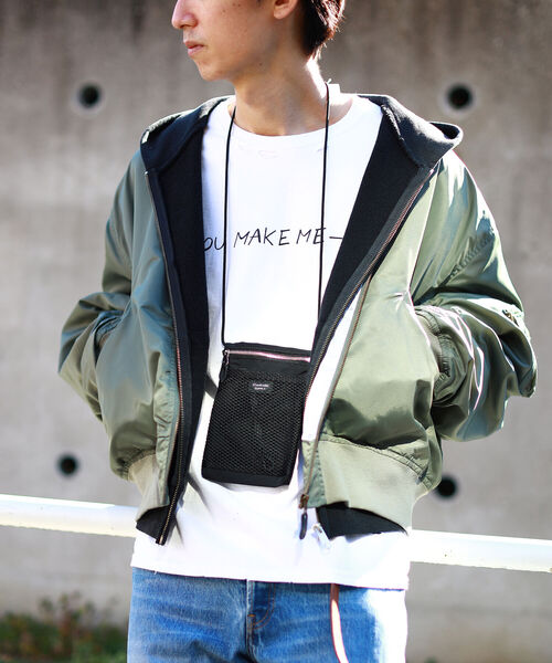 STANDARD SUPPLY(スタンダードサプライ)の「STANDARD SUPPLY × BEAMS / 別注 SLING PURSE M(ショルダーバッグ・メンズ・ブラック/パープル/ピンク/ターコイズブルー/イエロー/ライトカーキ・ONE SIZE)」の2枚目の写真