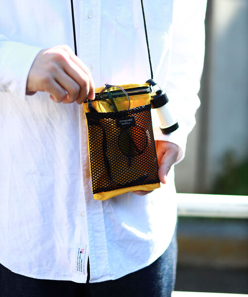 STANDARD SUPPLY(スタンダードサプライ)の「STANDARD SUPPLY × BEAMS / 別注 SLING PURSE M(ショルダーバッグ・メンズ・ブラック/パープル/ピンク/ターコイズブルー/イエロー/ライトカーキ・ONE SIZE)」の19枚目の写真