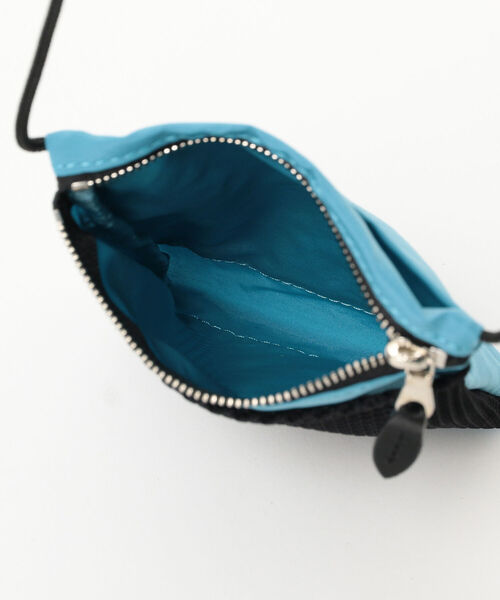 STANDARD SUPPLY(スタンダードサプライ)の「STANDARD SUPPLY × BEAMS / 別注 SLING PURSE M(ショルダーバッグ・メンズ・ブラック/パープル/ピンク/ターコイズブルー/イエロー/ライトカーキ・ONE SIZE)」の11枚目の写真