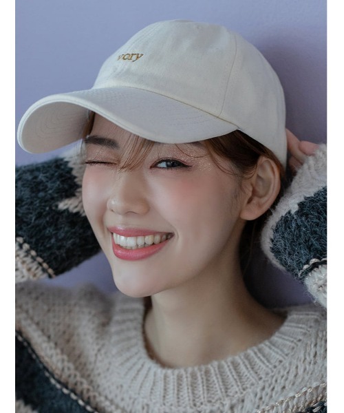 fifth（フィフス）の「スモーキーカラー刺繍ロゴキャップ（キャップ・レディース・チャコールグレー/アイボリー/グレイッシュベージュ・FREE）」の2枚目の写真