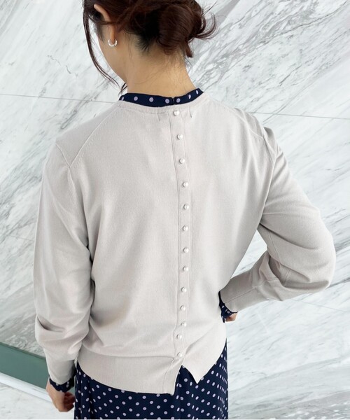 UNTITLED（アンタイトル）の「◆パールボタン付き レーヨンストレッチニット【洗える】（ニット/セーター・レディース・ブラック/ネイビー/グレー系・02/00）」の20枚目の写真