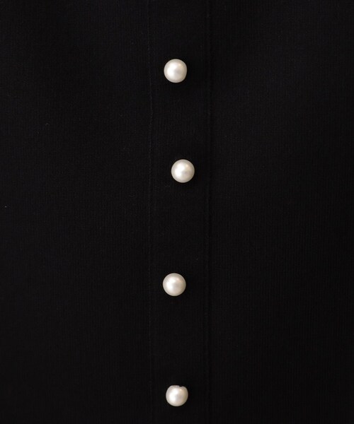 UNTITLED（アンタイトル）の「◆パールボタン付き レーヨンストレッチニット【洗える】（ニット/セーター・レディース・ブラック/ネイビー/グレー系・02/00）」の9枚目の写真