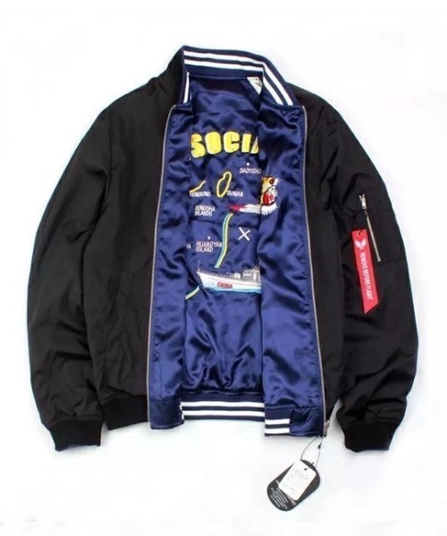 SILVER BULLET（シルバーバレット）の「『.KOM/ドットケーオーエム』リバーシブル タイガーデザイン スカジャン シンプルMA-1（スカジャン・メンズ・ブラック×カーキ/ネイビー系・M/L）」の2枚目の写真