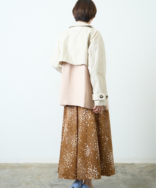 HERENCIA(ヘレンチア)の「レイヤードデザイン ツイル ショート トレンチ(トレンチコート・レディース・ブラック/ミント/ライトベージュ・MEDIUM)」の7枚目の写真