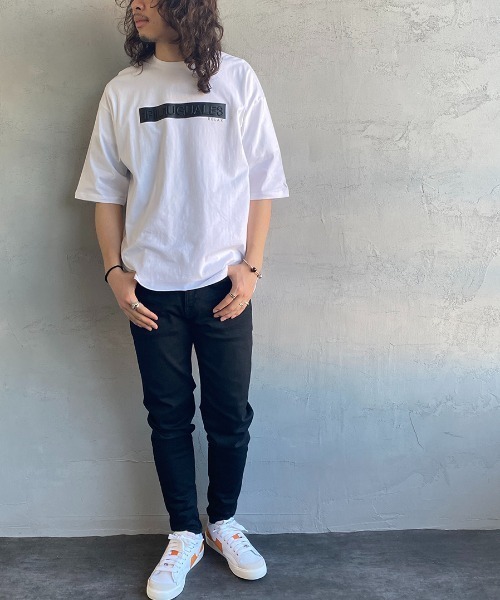 1PIU1UGUALE3  RELAX （ウノピゥウノウグァーレトレ リラックス）の「[1PIU1UGUALE3/ウノピュウウノウグァーレトレ] 別注 エンボスボックスロゴTシャツ（Tシャツ/カットソー・レディース・ホワイト/ブラック・S/L/M）」の10枚目の写真