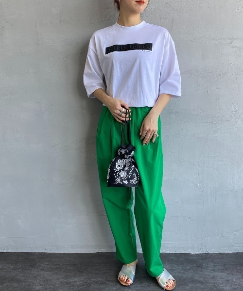 1PIU1UGUALE3  RELAX （ウノピゥウノウグァーレトレ リラックス）の「[1PIU1UGUALE3/ウノピュウウノウグァーレトレ] 別注 エンボスボックスロゴTシャツ（Tシャツ/カットソー・レディース・ホワイト/ブラック・S/L/M）」の9枚目の写真