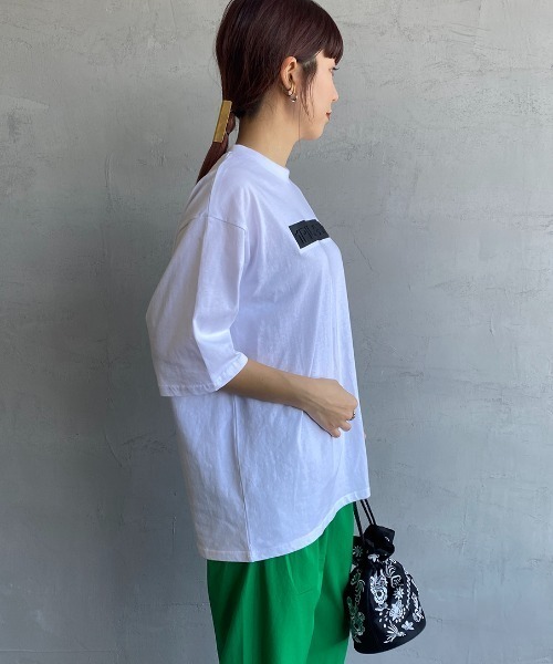 1PIU1UGUALE3  RELAX （ウノピゥウノウグァーレトレ リラックス）の「[1PIU1UGUALE3/ウノピュウウノウグァーレトレ] 別注 エンボスボックスロゴTシャツ（Tシャツ/カットソー・レディース・ホワイト/ブラック・S/L/M）」の21枚目の写真