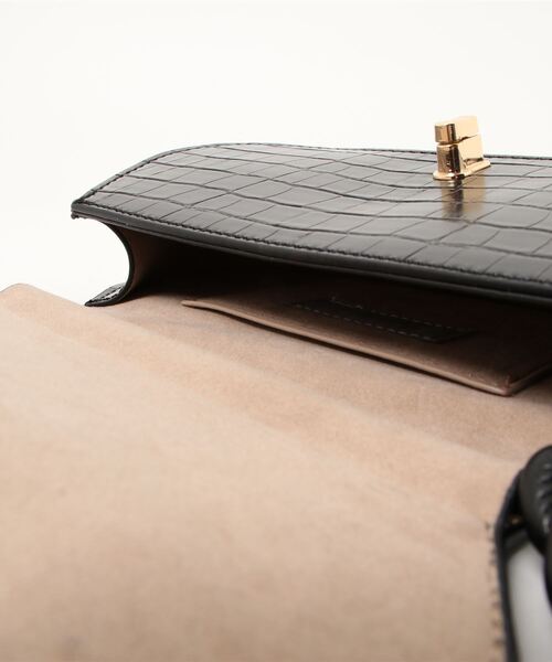 natural couture(ナチュラルクチュール)の「サマークロコ横長ショルダーバッグ(ショルダーバッグ・レディース・ブラック/ベージュ/グリーン・FREE)」の6枚目の写真